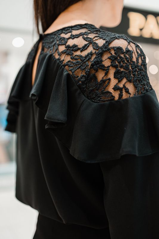 détails de la Blouse noire