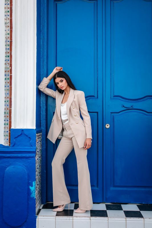 Pantalon beige pour femmes.