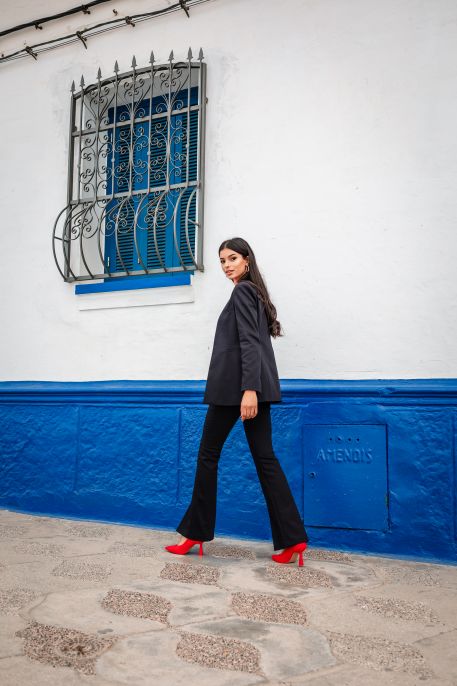 Pantalon noir stylé pour toutes occasions pour femmes.