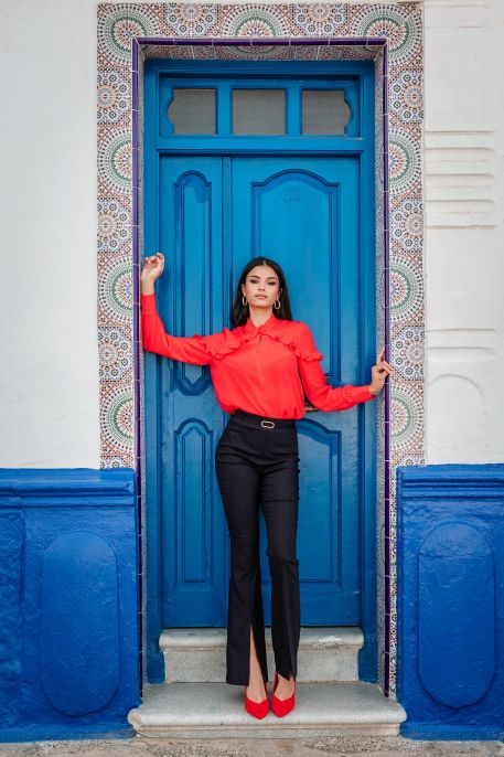 Haut rouge tendance et stylé.
