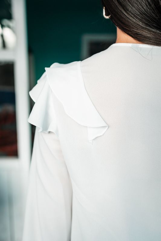 le dos de la Blouse blanche claire