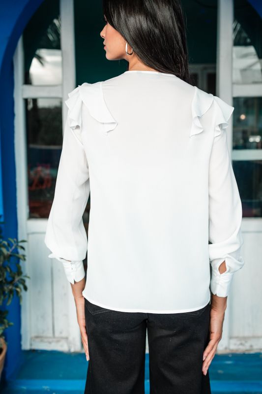 Élégante blouse blanche pour femme.