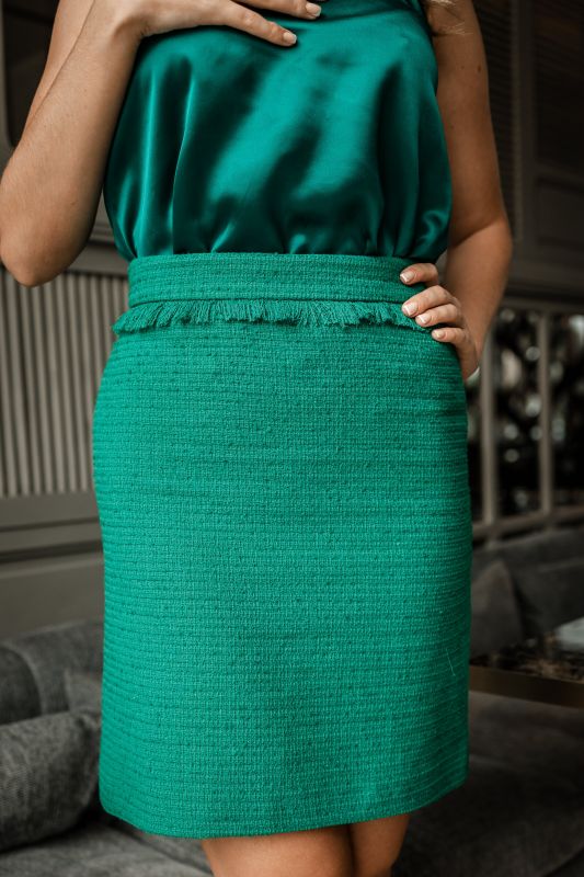 Détails de la jupe : Couleur verte et style naturel.