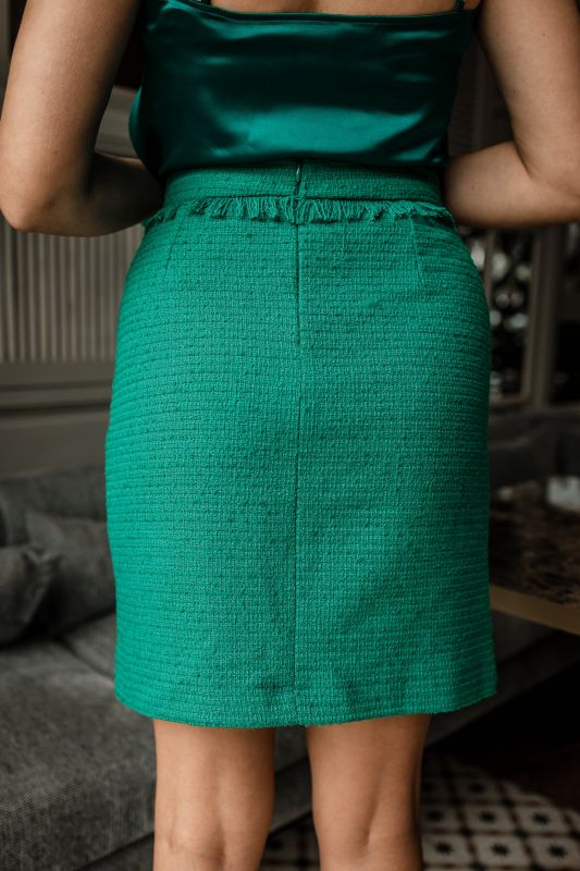 Détails de la jupe : Couleur verte et style naturel.