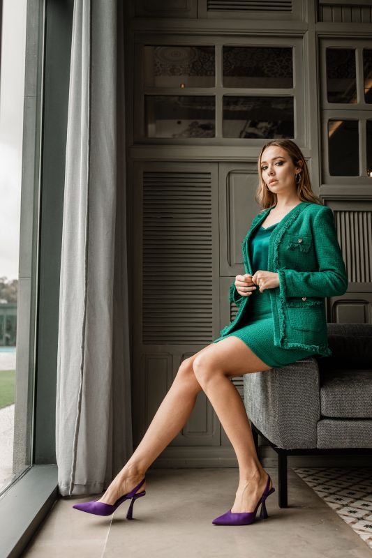 Jupe féminine dans une nuance de vert élégante.