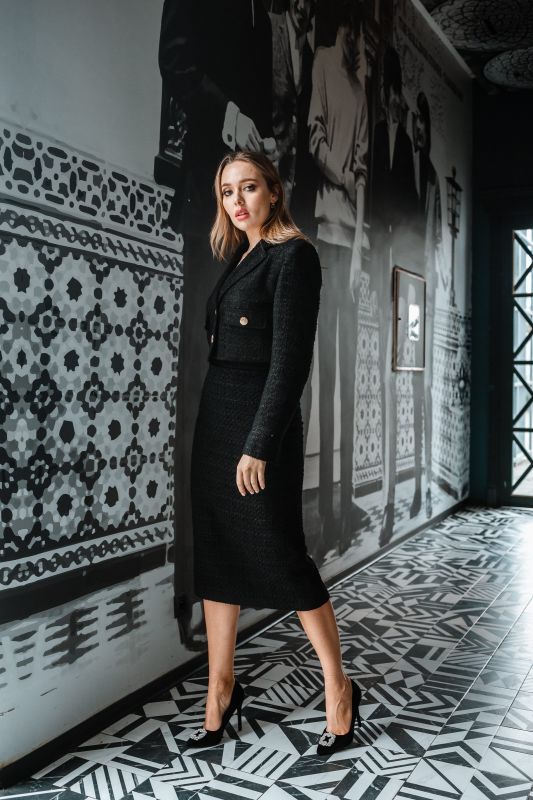 Jupe noire pour une tenue élégante en toute occasion.