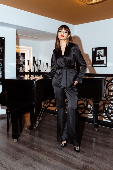 Pantalon noir pour femmes, un classique intemporel.