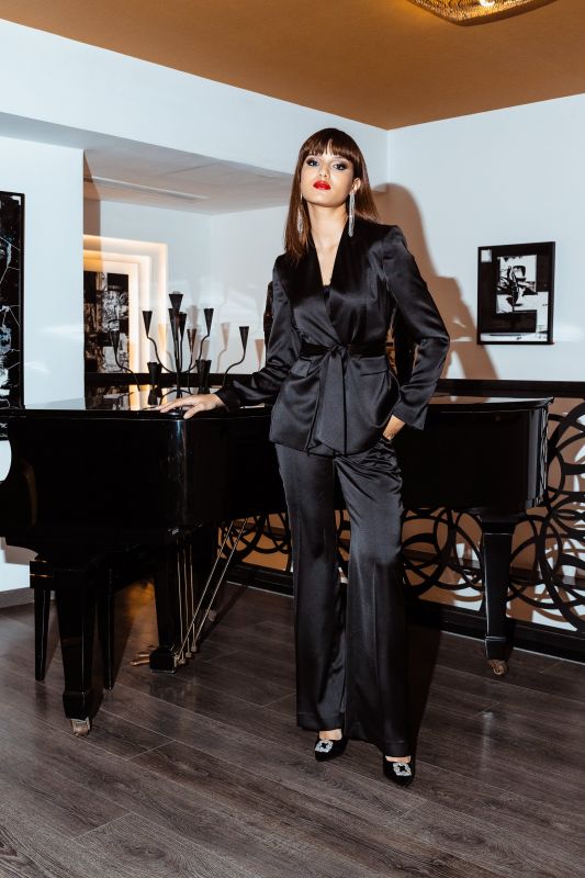 Pantalon noir pour femmes, un classique intemporel.