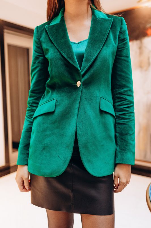 Zoom sur la Veste Emerald vert - Élégance contemporaine Back in Style ANAE MOROCCO