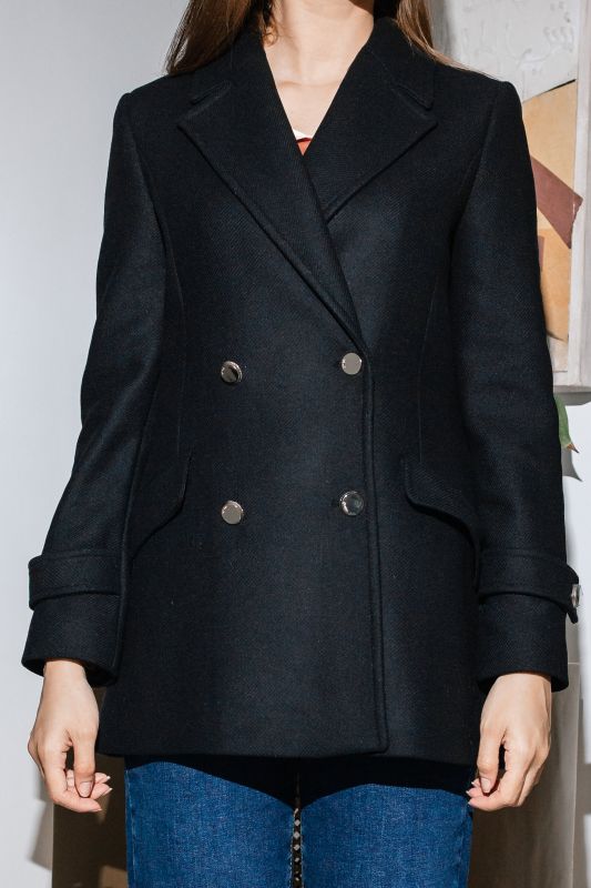 Manteau femme Berlin en noir, coupe courte avec boutons, chic et moderne.
