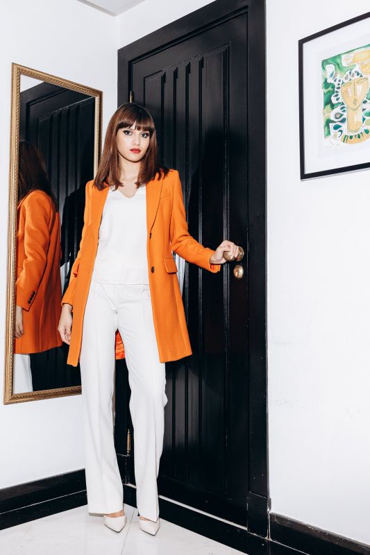 Manteau tweed long AMSTERDAM en orange, style contemporain avec deux boutons.