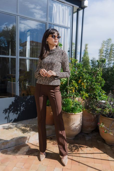 Pantalon marron pour femmes.