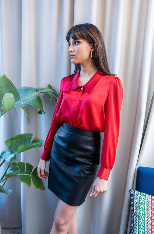 Découvrez notre dernière chemise rouge.