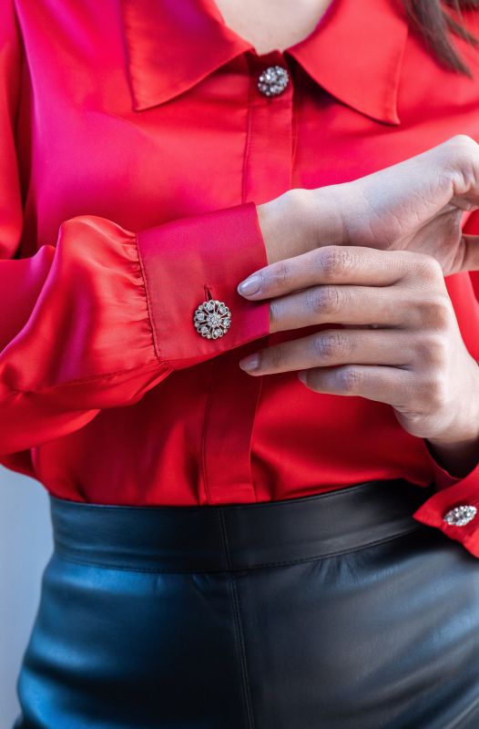 Détails de la chemise rouge tendance
