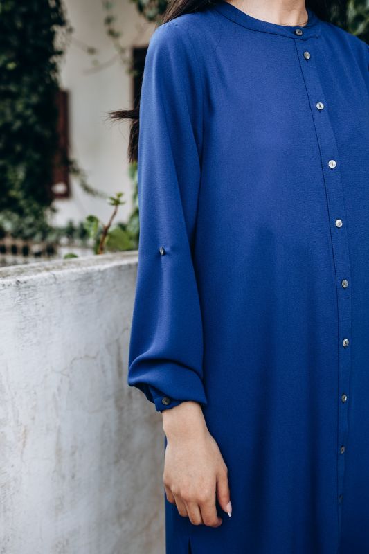 ANAE présente la Tunique Louiza : la pièce maîtresse bleue idéale pour un Ramadan stylé et décontracté.