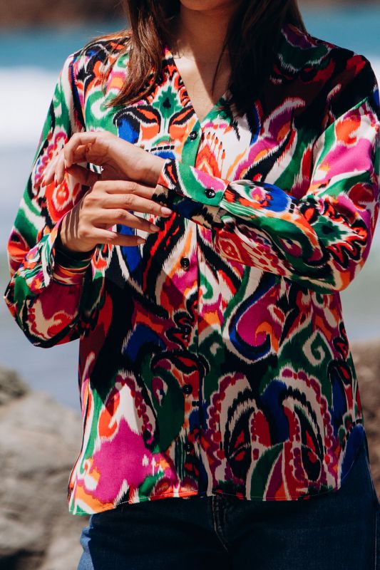 Détails de la blouse : Palette de couleurs éclatante.