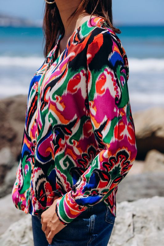 Détails de la blouse : Palette de couleurs éclatante.
