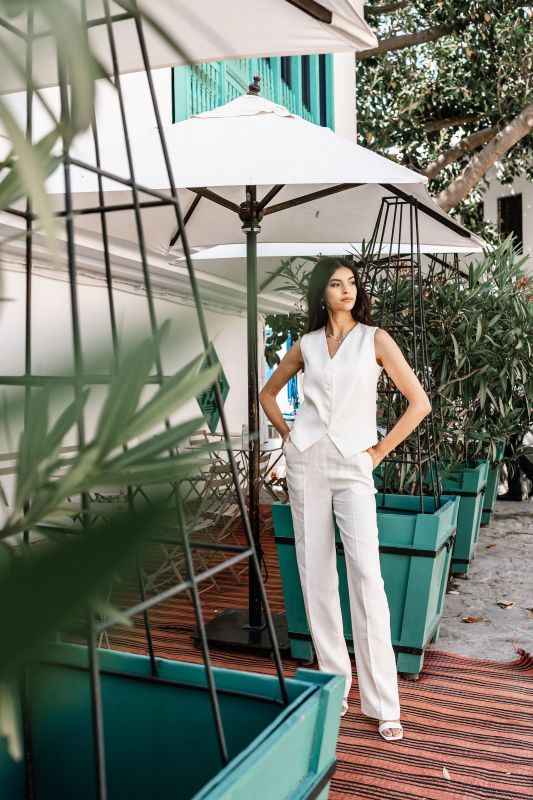 Gilet blanc pour une tenue chic et raffinée en toute occasion.