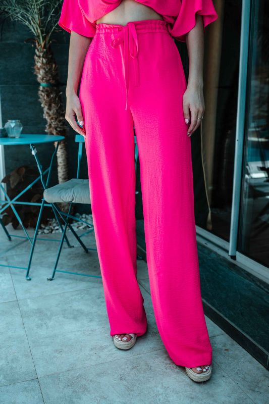 Pantalon décontracté de couleur rose pour femmes.