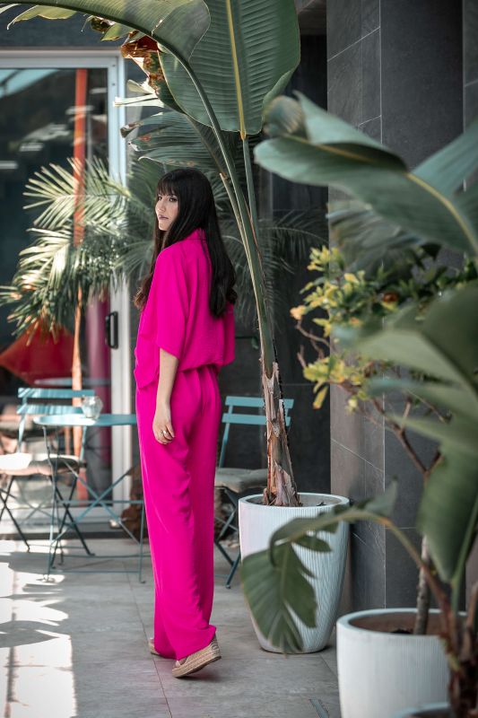 Chemise rose tendance pour femmes, parfaite pour toutes les occasions.