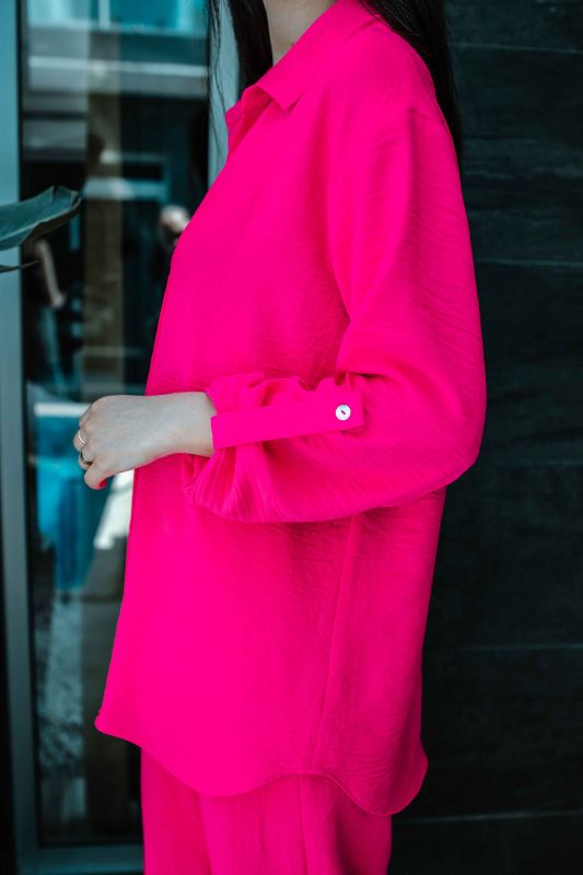 Chemise rose pour femme : Une touche de couleur féminine.