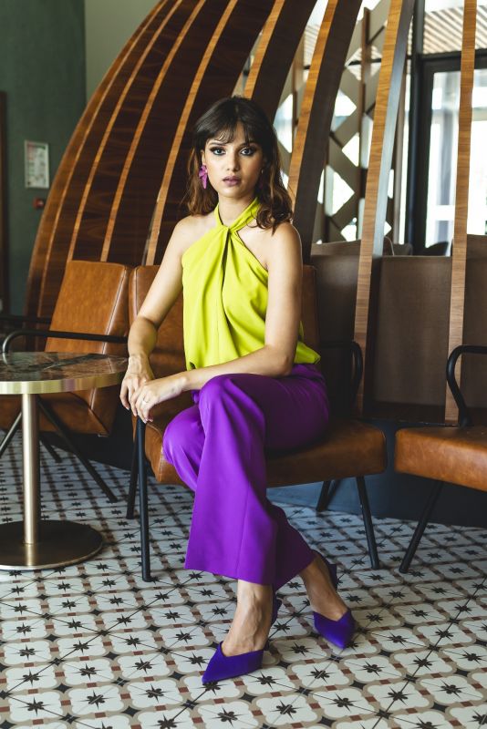 Pantalon de couleur mauve élégant pour dames.
