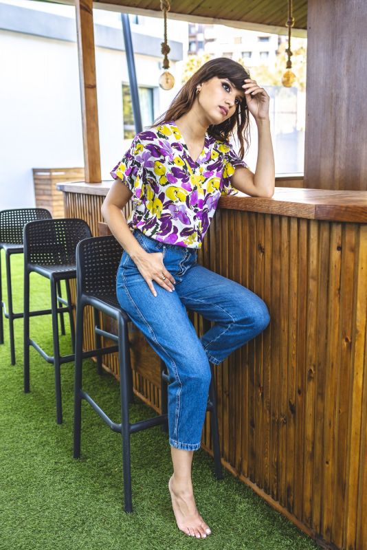 Blouse MILLY avec des fleurs éclatantes, style décontracté - ANAE MOROCCO.