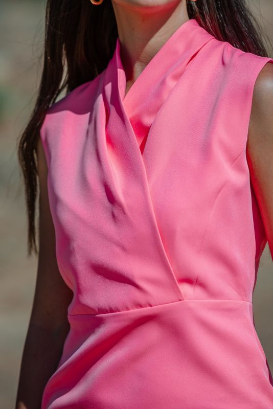 Féminité et confort avec la Robe Letty en rose tendre.