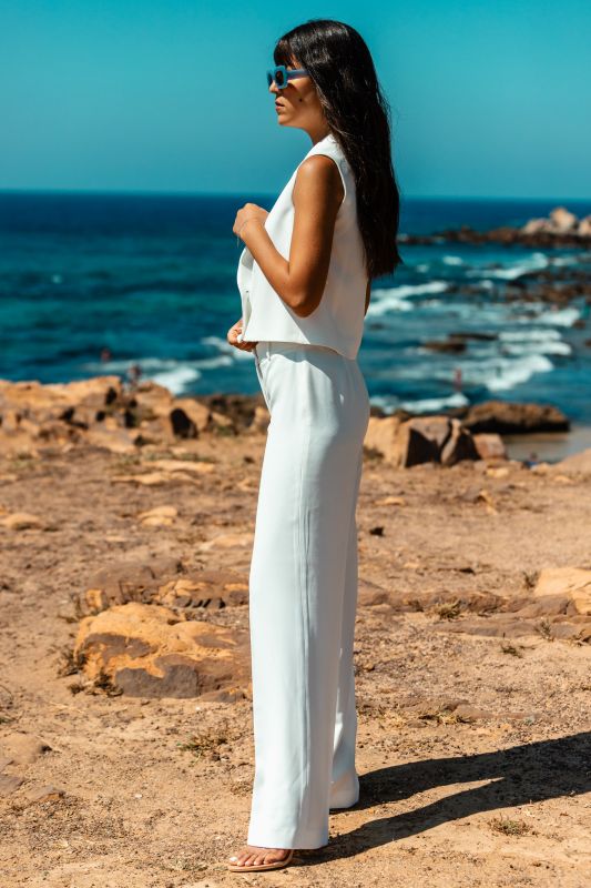 Un pantalon long stylé en blanc pour femmes, une allure sophistiquée.