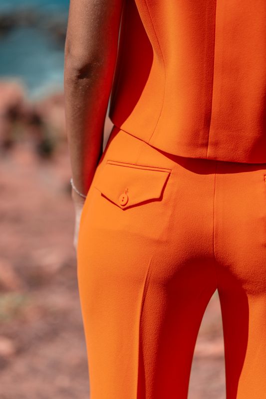 Design moderne pour femme, pantalon orange - ANAE MOROCCO.
