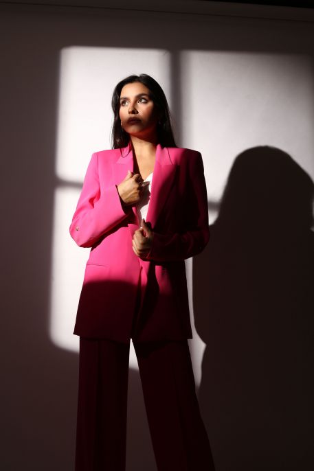 Veste Carl rose pour femmes de Natural 23, vue de face, chic et féminine.