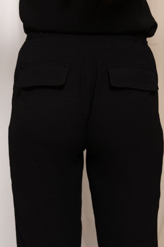 Zoom sur les détails du Pantalon Nina noir pour femmes - Collection Natural 23.