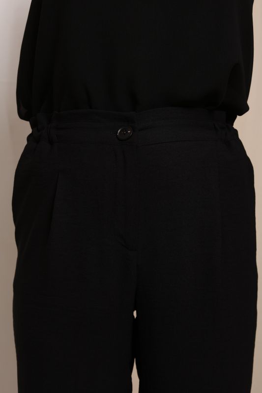 Zoom sur les détails du Pantalon Nina noir pour femmes - Collection Natural 23.