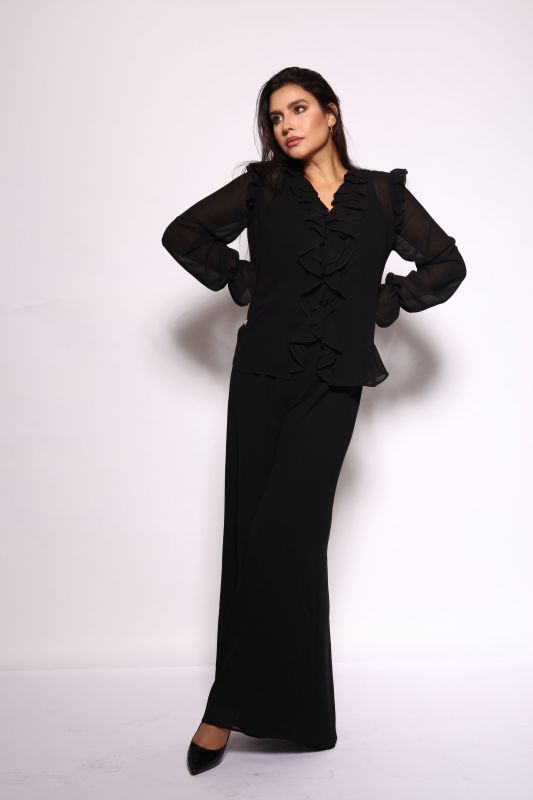 Pantalon long noir, un choix intemporel pour toutes les occasions.