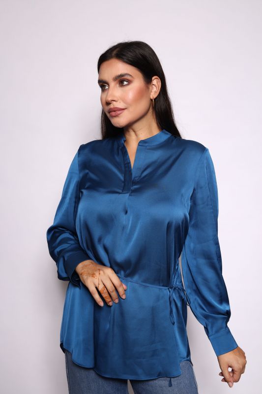Chemise Milo bleue pour femmes de Natural 23, devant, élégance moderne.
