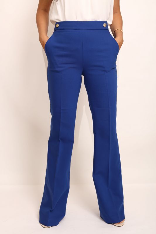 Pantalon classique en bleu, pour une allure sophistiquée.