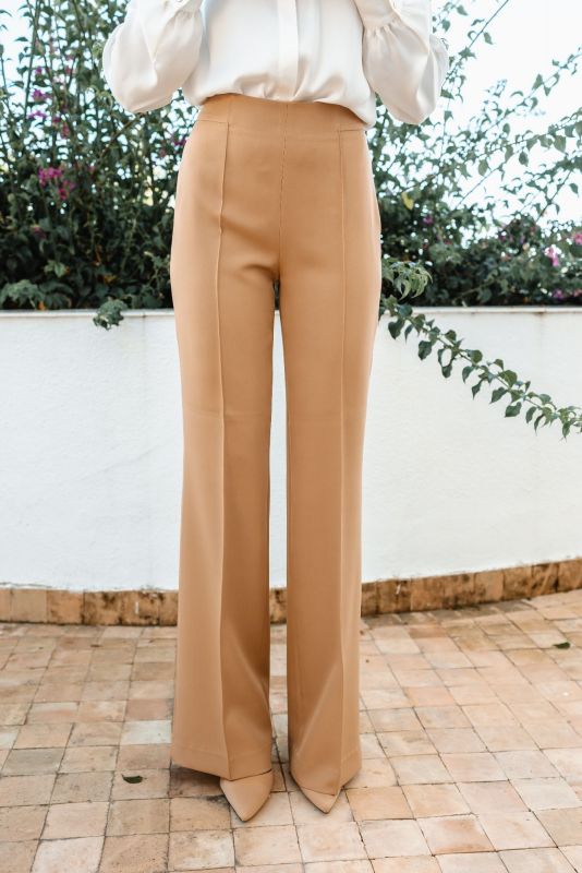 Pantalon camel élégant, Collection Automne 2023