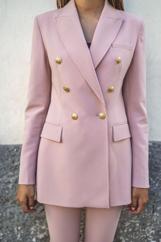 Veste à carreaux CLINTON en rose, double boutonnage pour un style féminin et moderne.