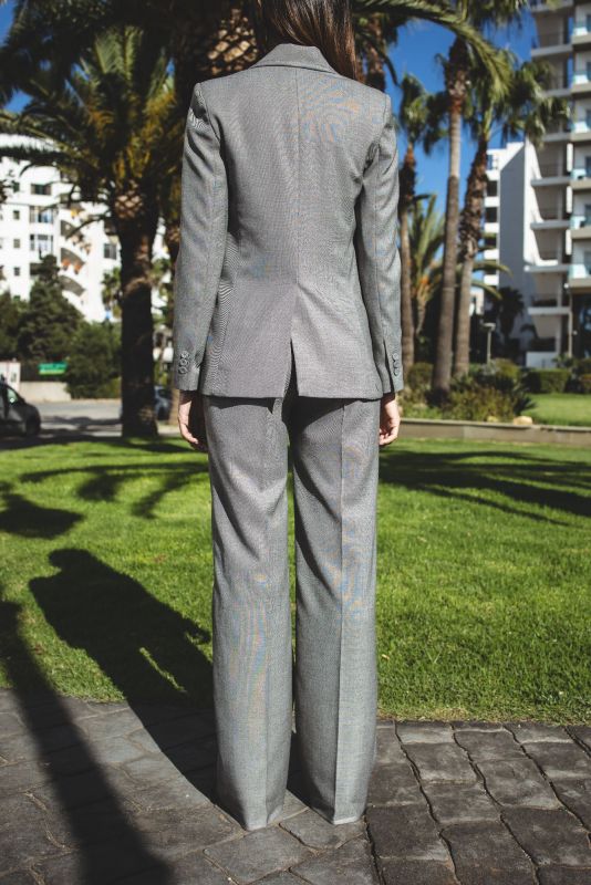 VESTE ANDY de la collection Checks, en gris avec un bouton, parfaite pour une tenue élégante et contemporaine.