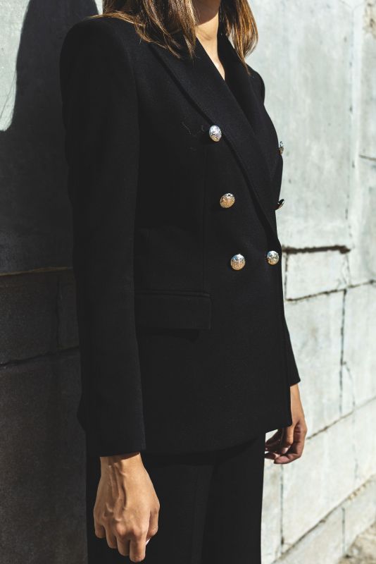 Détail de la Veste Kerry féminine en noir, Checks Collection, ANAE MOROCCO