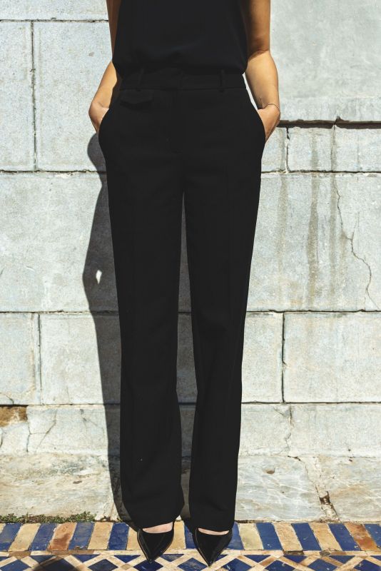 Pantalon noir pour femme, design sophistiqué, Checks Collection, ANAE MOROCCO