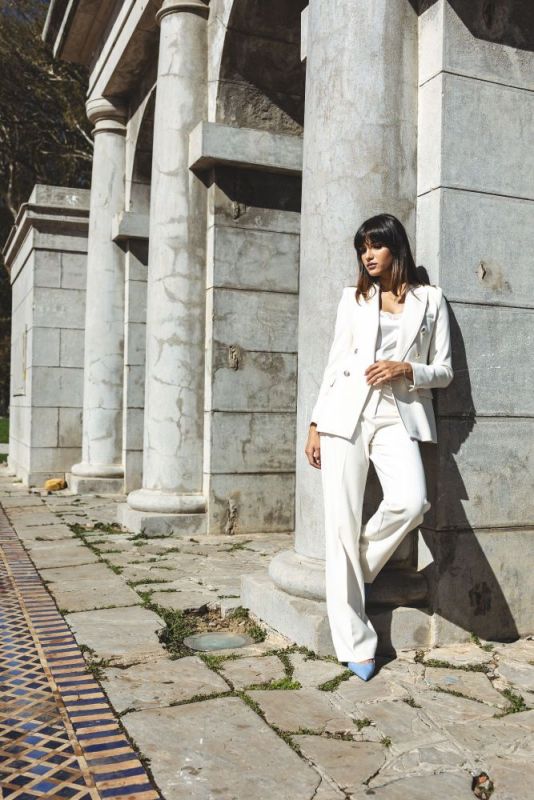 PANTALON ERWIN pour femme de la collection Checks en blanc, élégance discrète pour un style sophistiqué.