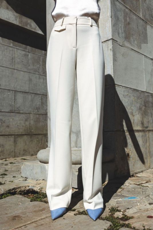 Élégant PANTALON ERWIN de la collection Checks, en blanc, idéal pour un look professionnel ou décontracté.