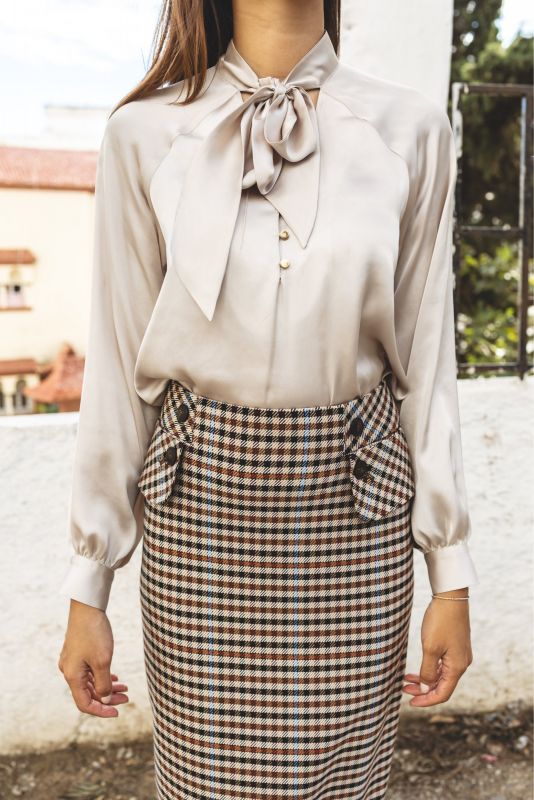 Blouse blanche GRAY de Basic 23, un essentiel chic pour toute garde-robe féminine.