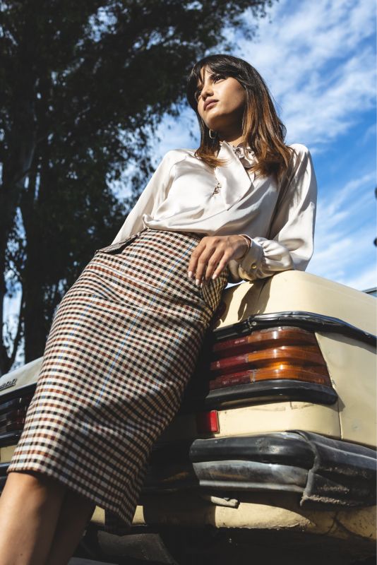 Jupe à carreaux YOGI, parfaite pour un look chic et décontracté, idéale pour toute garde-robe féminine.