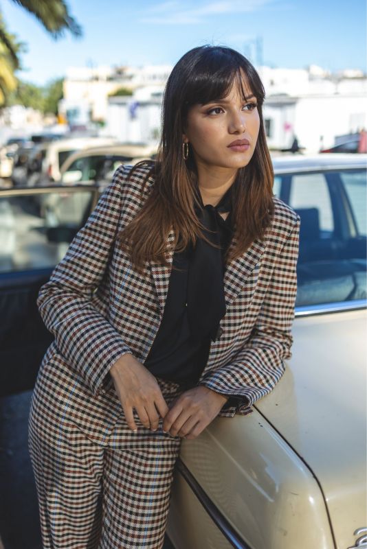 Veste à carreaux YOGI, parfaite pour ajouter une touche sophistiquée à toute tenue féminine.