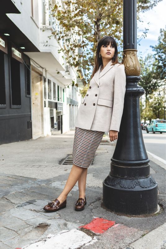 Manteau LILLE beige élégant d'Anae Morocco avec boutons, style moderne pour femmes.