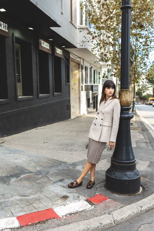 MANTEAU LILLE court en beige de la collection checks d'Anae Morocco, élégance moderne.