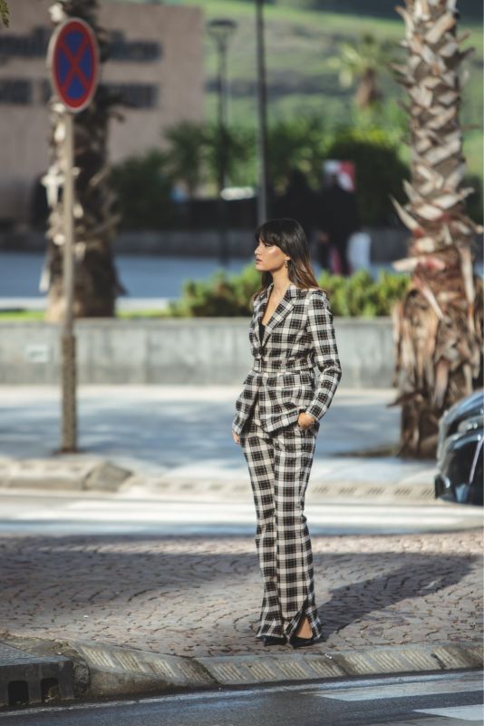 Pantalon à carreaux RALPH de la Checks Collection, parfait pour une tenue élégante et sophistiquée.