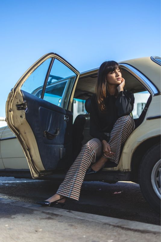 PANTALON YOGI pour femme, motif à carreaux élégant, de la Checks Collection, parfait pour un style polyvalent.